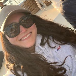Meet your Posher, Laura